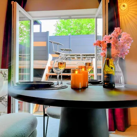 Love room avec Spa privatif la Courtisane - Sofa Tantra, terasse, salon d'hiver sous dôme transparent chauffé - love-room-alsace-67