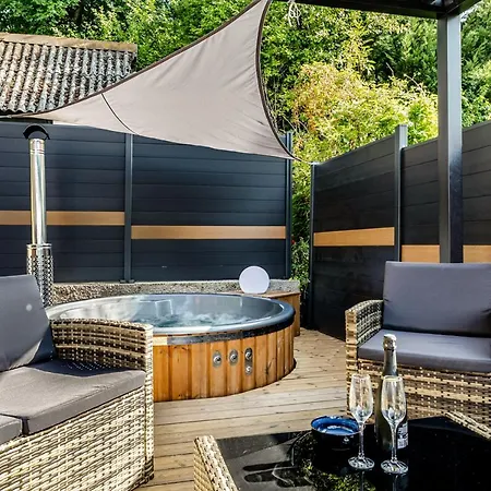 Love room avec Spa privatif la Courtisane - Sofa Tantra, terasse, salon d'hiver sous dôme transparent chauffé - love-room-alsace-67 Apartamento