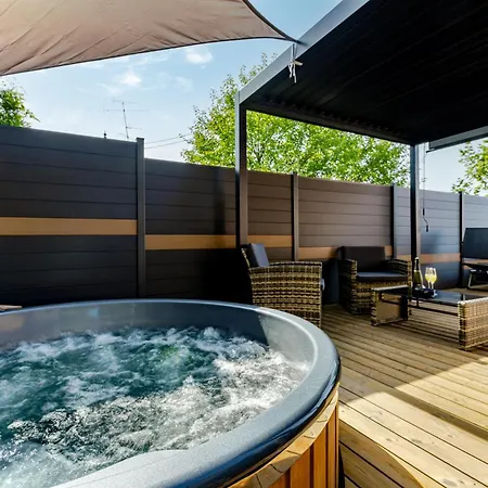 Love room avec Spa privatif la Courtisane - Sofa Tantra, terasse, salon d'hiver sous dôme transparent chauffé - love-room-alsace-67