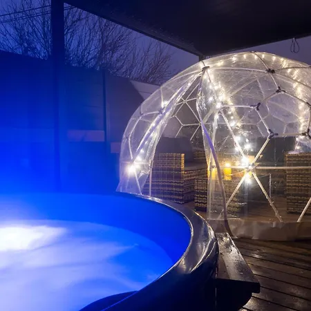 Love room avec Spa privatif la Courtisane - Sofa Tantra, terasse, salon d'hiver sous dôme transparent chauffé - love-room-alsace-67 * Niederbronn-les-Bains